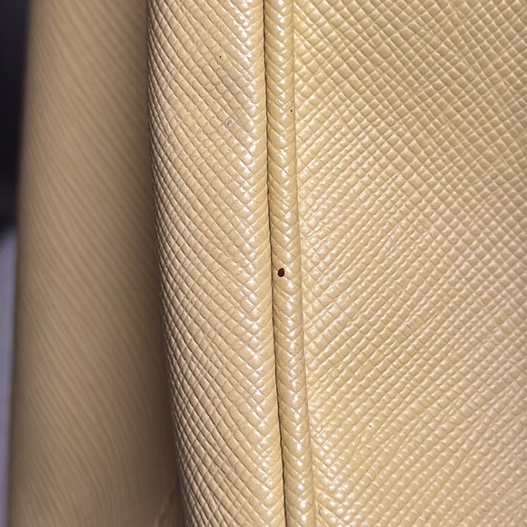 PRADA Saffiano Small Galleria Double Zip Tote Polline Color / Butter Yellow - Picture 11 of 16